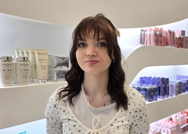 A portrait of the hairstylist Jordan at the Fresh & Co. Salons Windermere location.