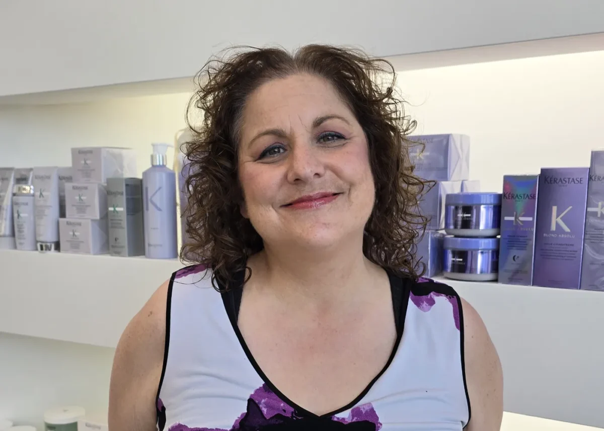A portrait of Heather, an artisan stylist at Fresh & Co. Salons Ellserlie
